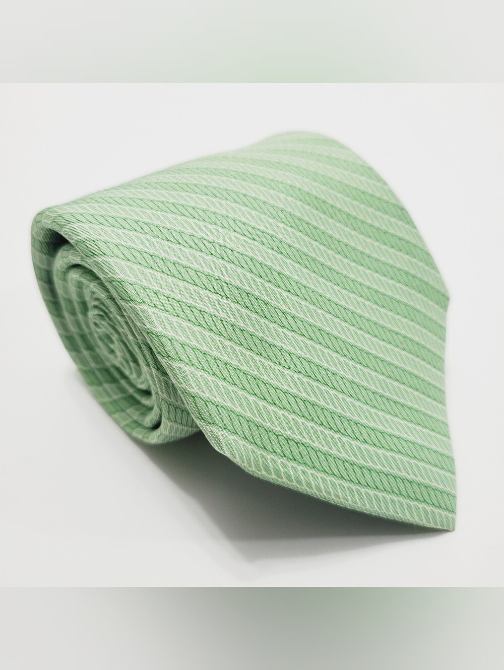Vineyard Vines Men's Silk Neck Tie Green Rope Outline Stripe Pattern